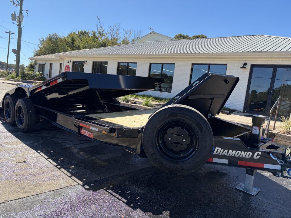 New 2027 Diamond C 8.5x22' Equipment, 18' Tilt, 4' Stationary HXD208