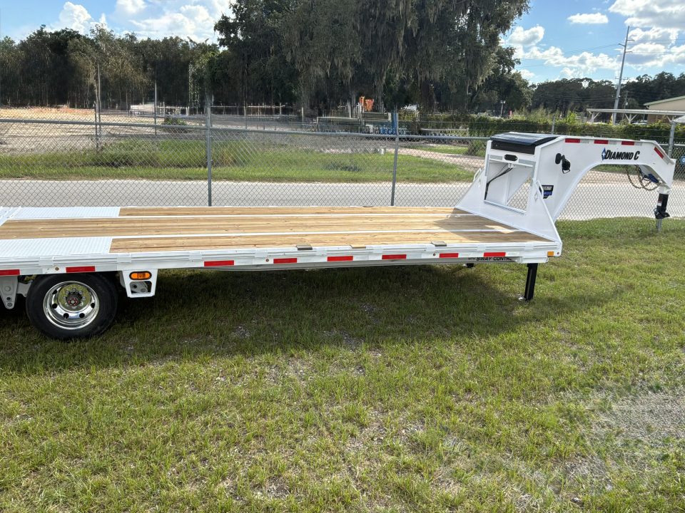 New 2027 Diamond C FMAX212 GOOSENECK TRAILER PACESETTER EDITION DISC BRAKES, HYDRO DOVE & JACKS 17.5 ALUMINIUM OUTER RIMS