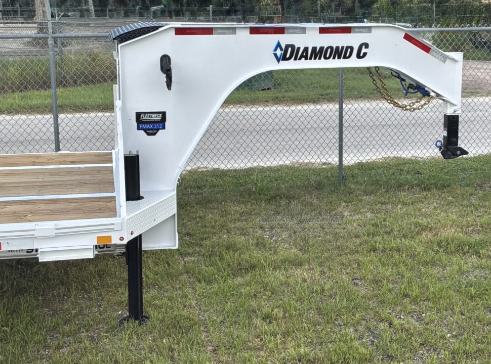 New 2027 Diamond C FMAX212 GOOSENECK TRAILER PACESETTER EDITION DISC BRAKES, HYDRO DOVE & JACKS 17.5 ALUMINIUM OUTER RIMS