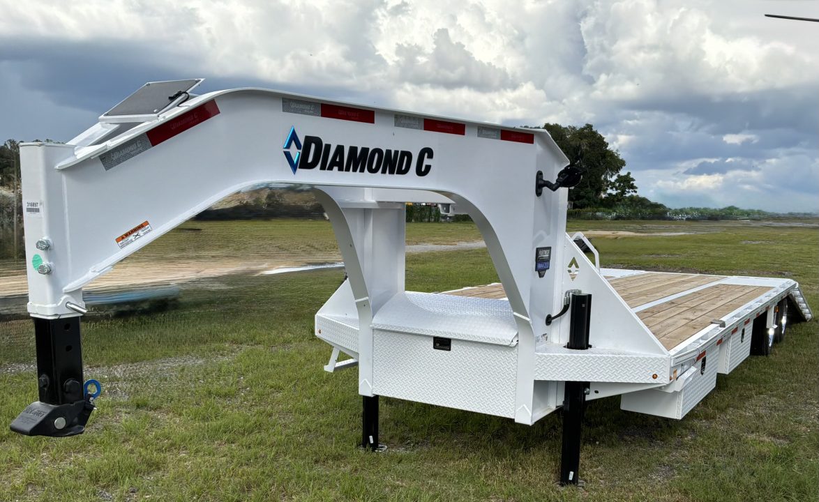 New 2027 Diamond C FMAX212 GOOSENECK TRAILER PACESETTER EDITION DISC BRAKES, HYDRO DOVE & JACKS 17.5 ALUMINIUM OUTER RIMS