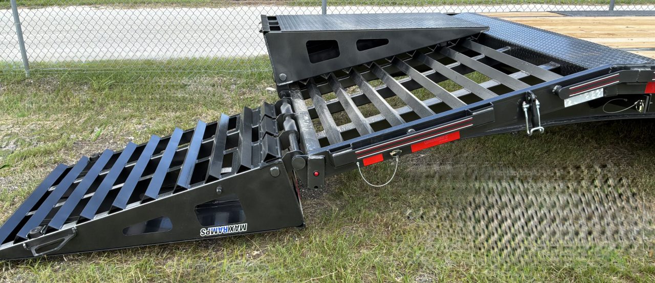 New 2027 Diamond C FMAX208 GOOSENECK TRAILER 23+5. ***ABS BRAKES*** MAX RAMPS CURT CUSHION CUPLER , 2 SPEED DROP LEG JACKS