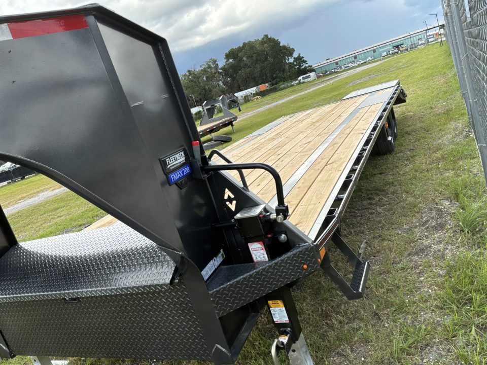 New 2027 Diamond C FMAX208 GOOSENECK TRAILER 23+5. ***ABS BRAKES*** MAX RAMPS CURT CUSHION CUPLER , 2 SPEED DROP LEG JACKS