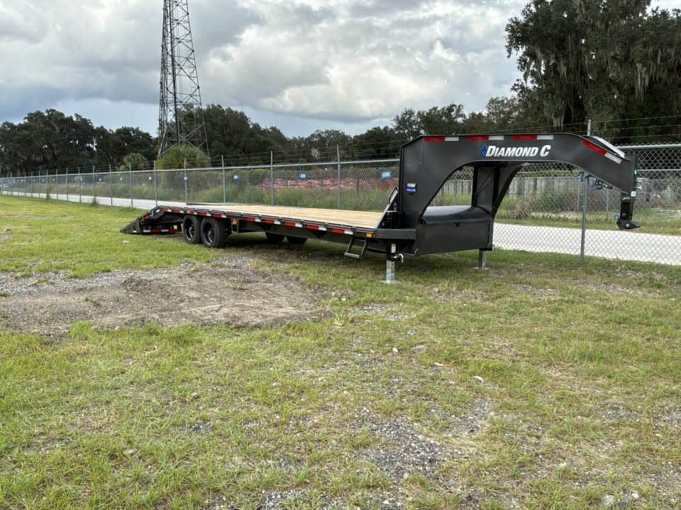 New 2027 Diamond C FMAX208 GOOSENECK TRAILER 23+5. ***ABS BRAKES*** MAX RAMPS CURT CUSHION CUPLER , 2 SPEED DROP LEG JACKS