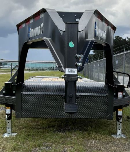 New 2027 Diamond C FMAX208 GOOSENECK TRAILER 23+5. ***ABS BRAKES*** MAX RAMPS CURT CUSHION CUPLER , 2 SPEED DROP LEG JACKS