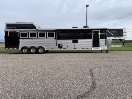 Used 2025 SMC Laramie 5H 14'LQ Horse Trailer