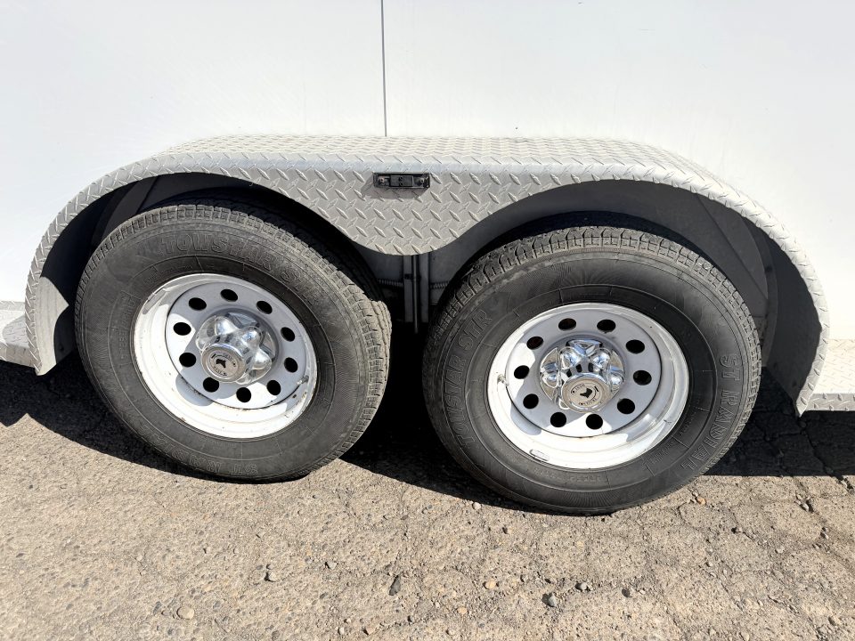 Used 2008 Trails West ROYALE Straight load Horse Trailer