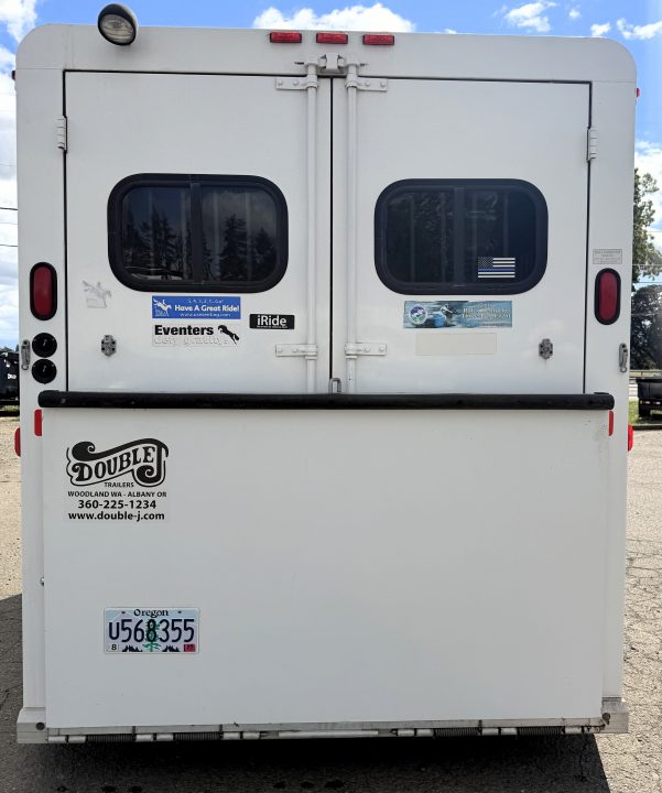 Used 2008 Trails West ROYALE Straight load Horse Trailer
