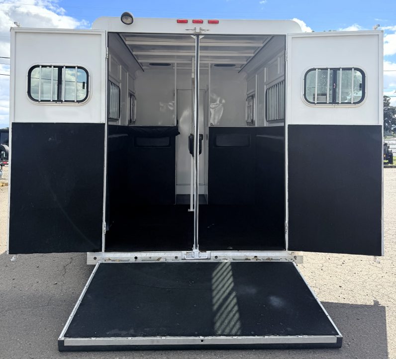 Used 2008 Trails West ROYALE Straight load Horse Trailer