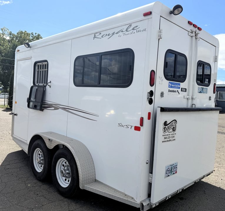 Used 2008 Trails West ROYALE Straight load Horse Trailer
