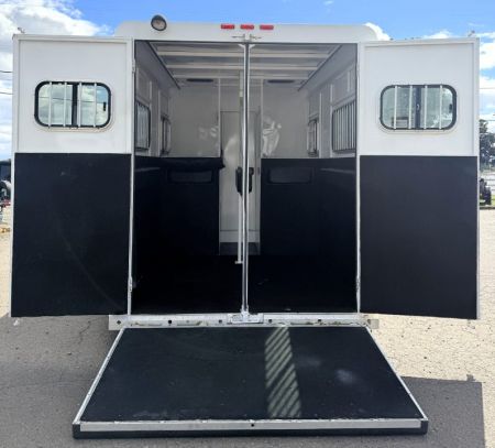 Used 2008 Trails West ROYALE Straight load Horse Trailer