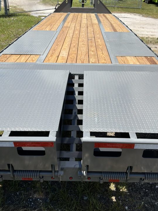 New 2027 Diamond C FMAX210 GOOSENECK TRAILER MAX RAMPS ***ABS BRAKES*** ALUMINUM OUTER RIMS