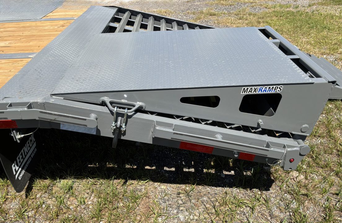 New 2027 Diamond C FMAX210 GOOSENECK TRAILER MAX RAMPS ***ABS BRAKES*** ALUMINUM OUTER RIMS