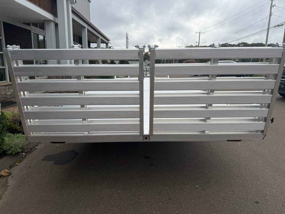 New Aluma 8'4" x 24' Deckover with Bi-Fold Tailgate 9.9K
