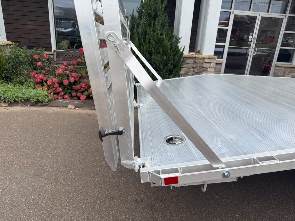 New Aluma 8'4" x 24' Deckover with Bi-Fold Tailgate 9.9K
