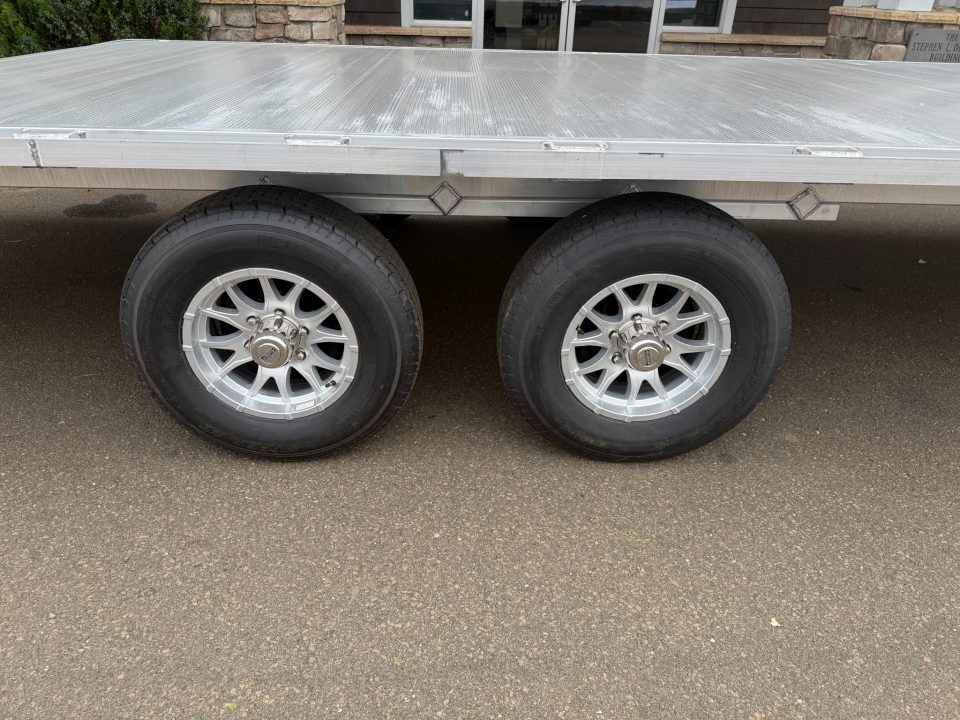 New Aluma 8'4" x 24' Deckover with Bi-Fold Tailgate 9.9K