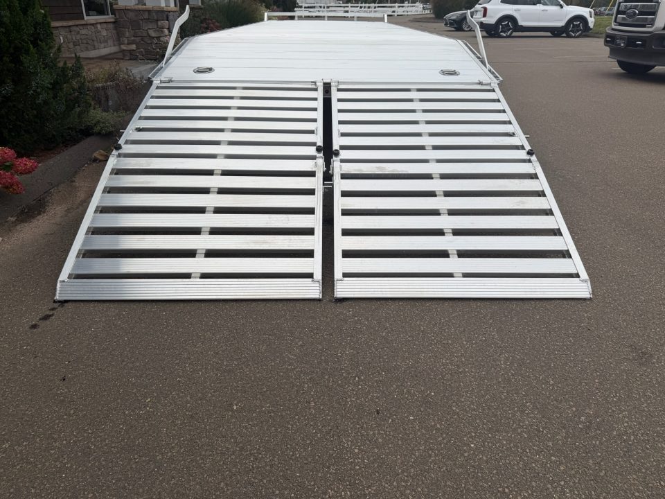 New Aluma 8'4" x 24' Deckover with Bi-Fold Tailgate 9.9K
