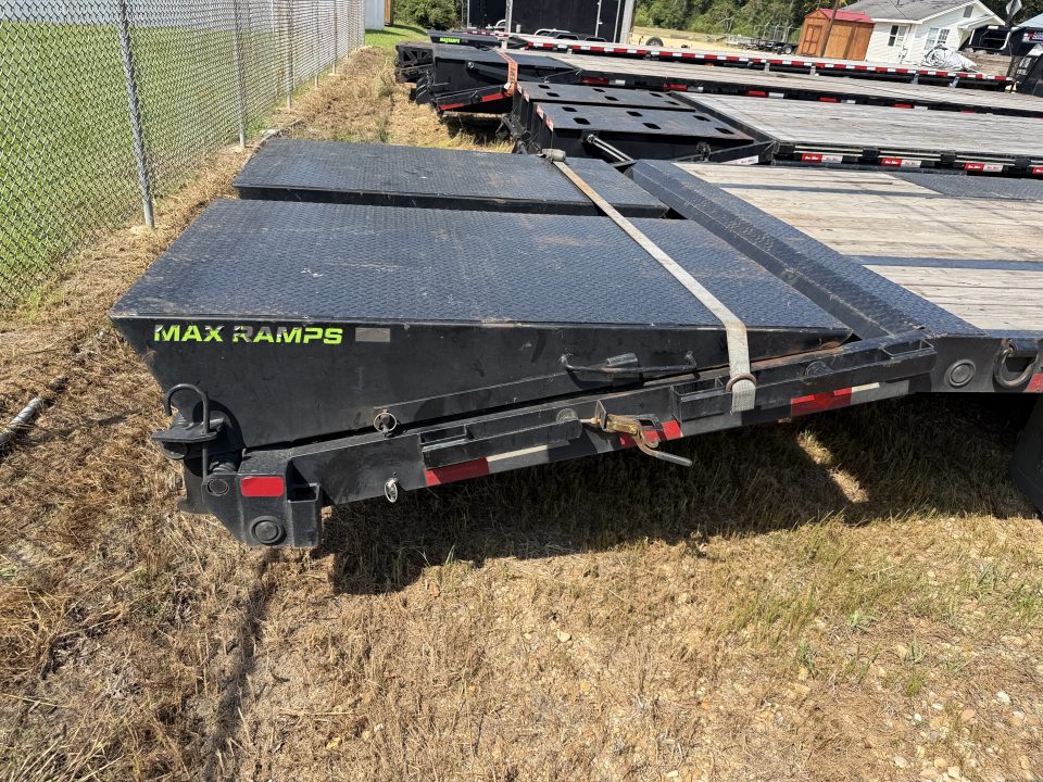 2025 Load Trail USED photo 4