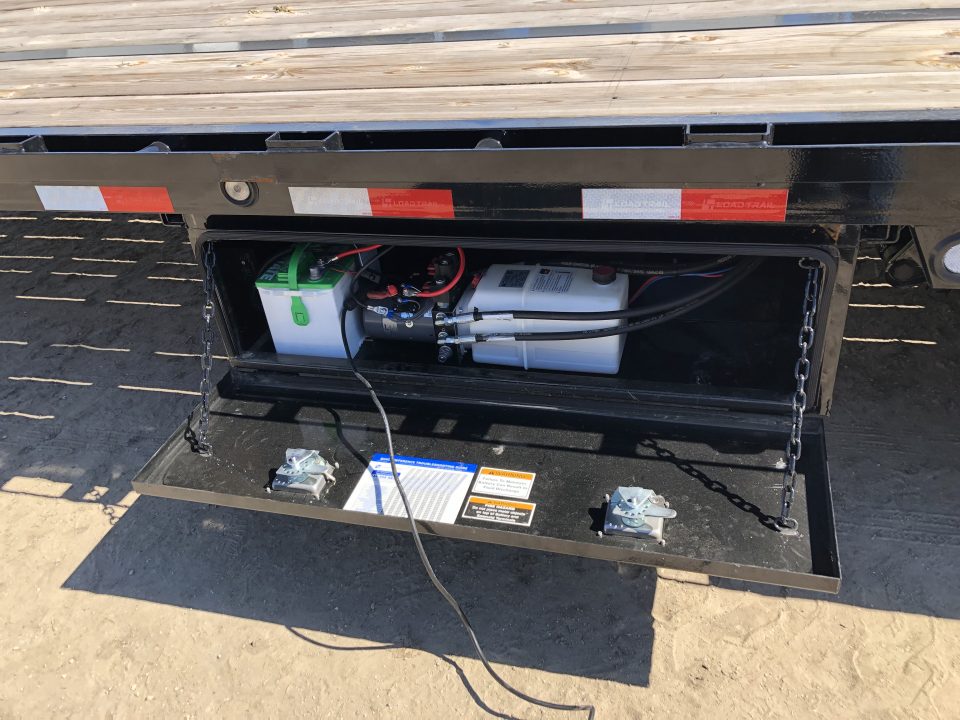 New 2026 Load Trail 32' W/ HYD DOVE AND JACKS Gooseneck Bodies
