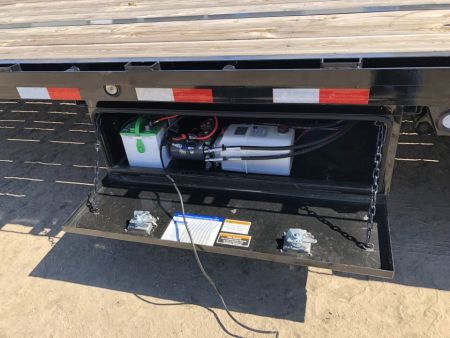 New 2026 Load Trail 32' W/ HYD DOVE AND JACKS Gooseneck Bodies