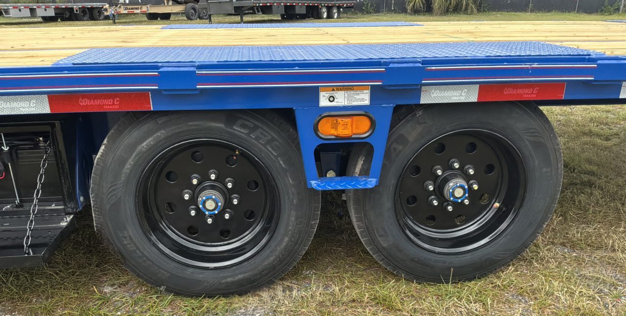 New 2027 Diamond C DET208 DECK OVER POWER TILT TRAILER, HYDRO JACK , WIRELESS REMOTE, SOLAR CHARGER