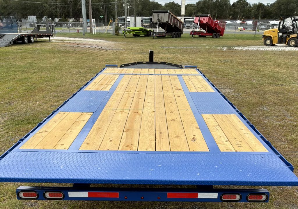 New 2027 Diamond C DET208 DECK OVER POWER TILT TRAILER, HYDRO JACK , WIRELESS REMOTE, SOLAR CHARGER