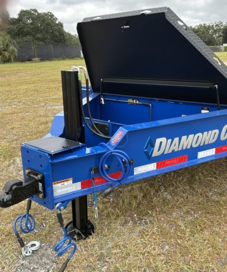 New 2027 Diamond C DET208 DECK OVER POWER TILT TRAILER, HYDRO JACK , WIRELESS REMOTE, SOLAR CHARGER