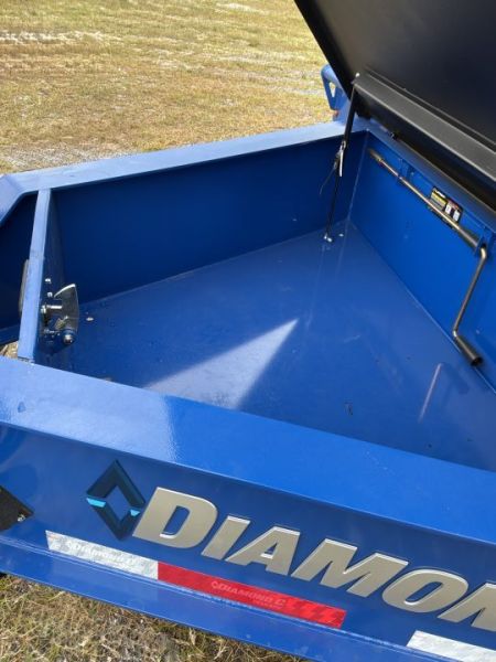 New 2027 Diamond C DET208 DECK OVER POWER TILT TRAILER, HYDRO JACK , WIRELESS REMOTE, SOLAR CHARGER