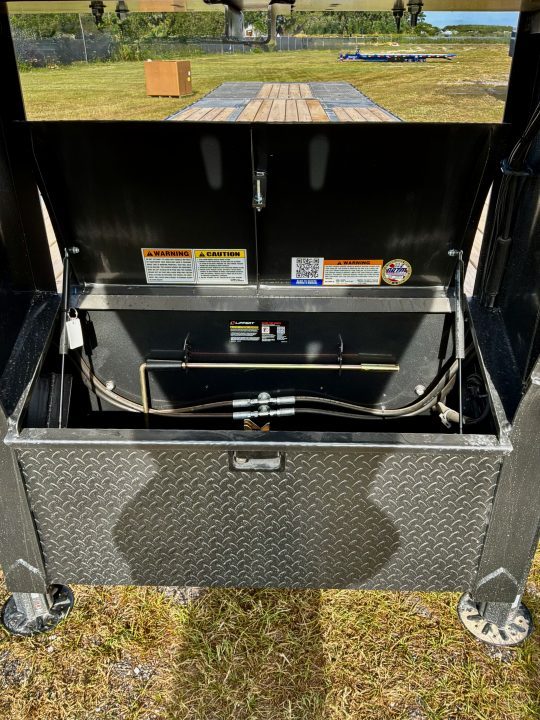 New 2027 Diamond C FMAX212 GOOSENECK TRAILER 102”X40’ PACESETTER ,HYDRO DOVE & JACKS, DISC BRAKES 17.5 ALUMINUM OUTER RIMS