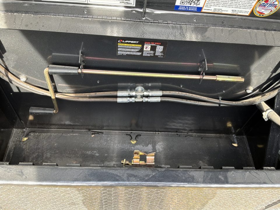 New 2027 Diamond C FMAX212 GOOSENECK TRAILER 102”X40’ PACESETTER ,HYDRO DOVE & JACKS, DISC BRAKES 17.5 ALUMINUM OUTER RIMS