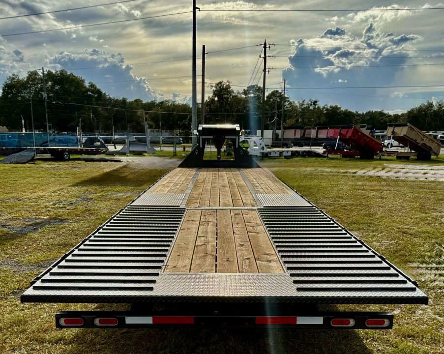 New 2027 Diamond C FMAX212 GOOSENECK TRAILER 102”X40’ PACESETTER ,HYDRO DOVE & JACKS, DISC BRAKES 17.5 ALUMINUM OUTER RIMS