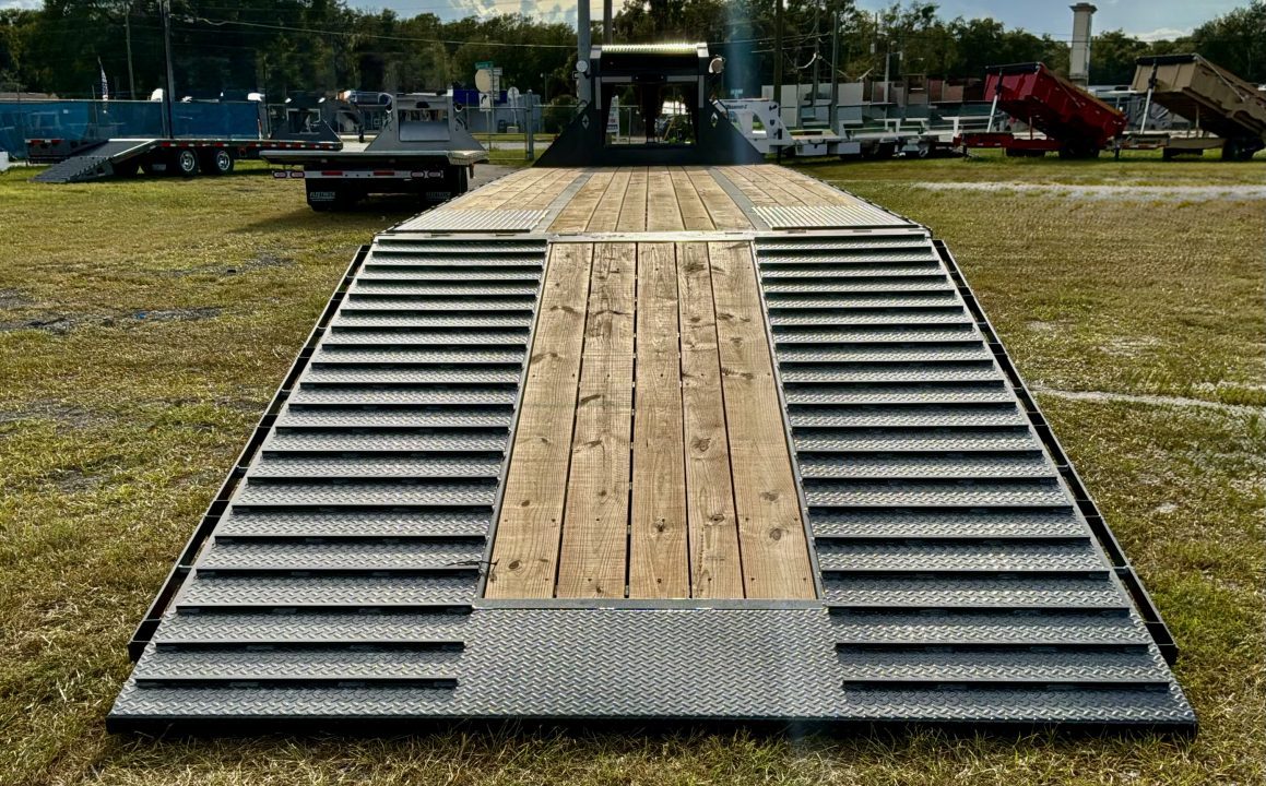 New 2027 Diamond C FMAX212 GOOSENECK TRAILER 102”X40’ PACESETTER ,HYDRO DOVE & JACKS, DISC BRAKES 17.5 ALUMINUM OUTER RIMS