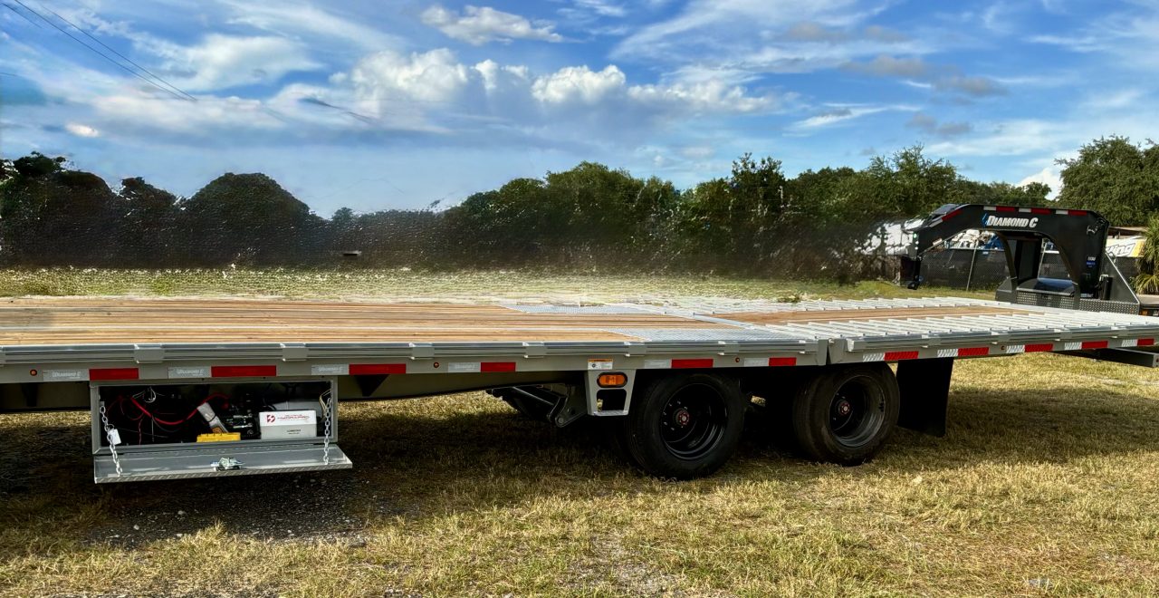 New 2027 Diamond C FMAX212 GOOSENECK TRAILER PACESETTER EDITION 102”X32’ HYDRO DOVE & JACKS, DISC BRAKES , 17.5 18 PLY TIRES