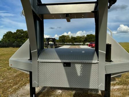 New 2027 Diamond C FMAX212 GOOSENECK TRAILER PACESETTER EDITION 102”X32’ HYDRO DOVE & JACKS, DISC BRAKES , 17.5 18 PLY TIRES