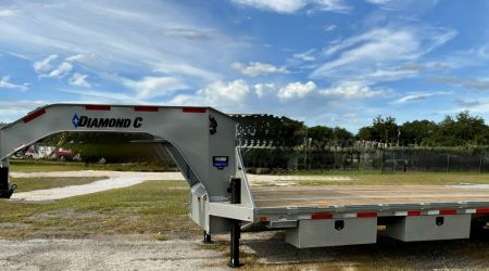 New 2027 Diamond C FMAX212 GOOSENECK TRAILER PACESETTER EDITION 102”X32’ HYDRO DOVE & JACKS, DISC BRAKES , 17.5 18 PLY TIRES