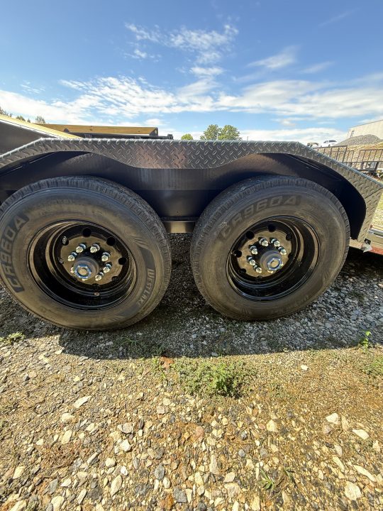New 2027 Diamond C HDT 210 24’ Tilt Trailer, PACESETTER EDITION, HYD JACKS, FORK HOLDERS, 23K GVWR, ABS BRAKES