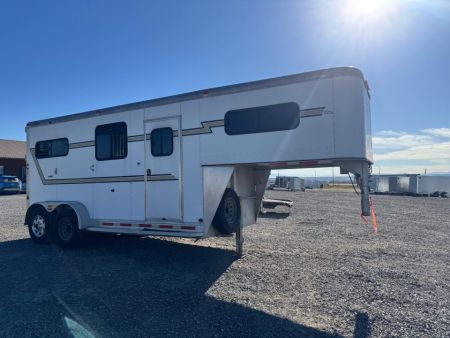 Used 2003 Adam 2H STRAIGHT LOAD Horse Trailer