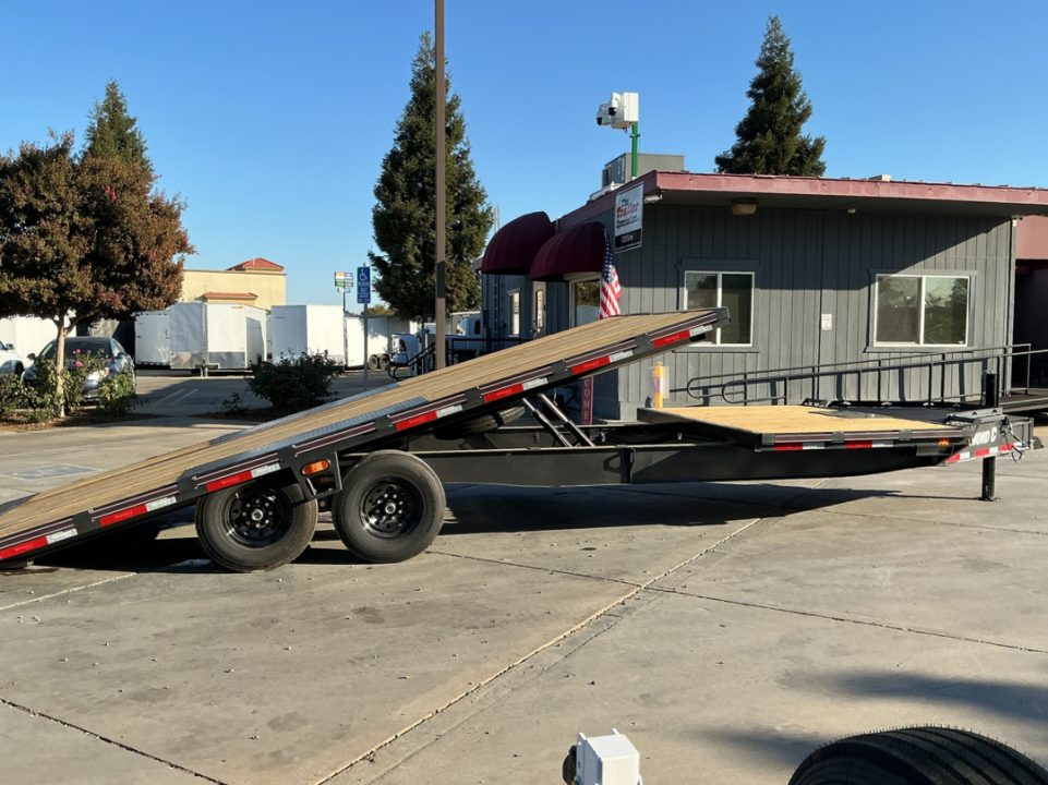 New 2027 Diamond C Trailers DET207L26X102 8.5FT X 26FT Tilt Trailer