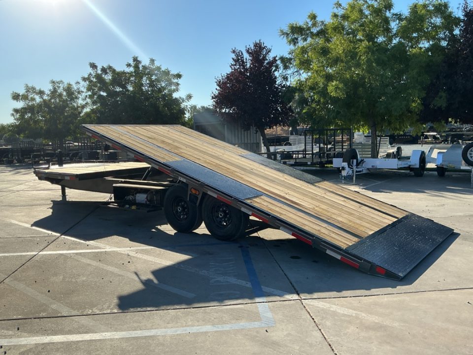 New 2027 Diamond C Trailers DET207L26X102 8.5FT X 26FT Tilt Trailer