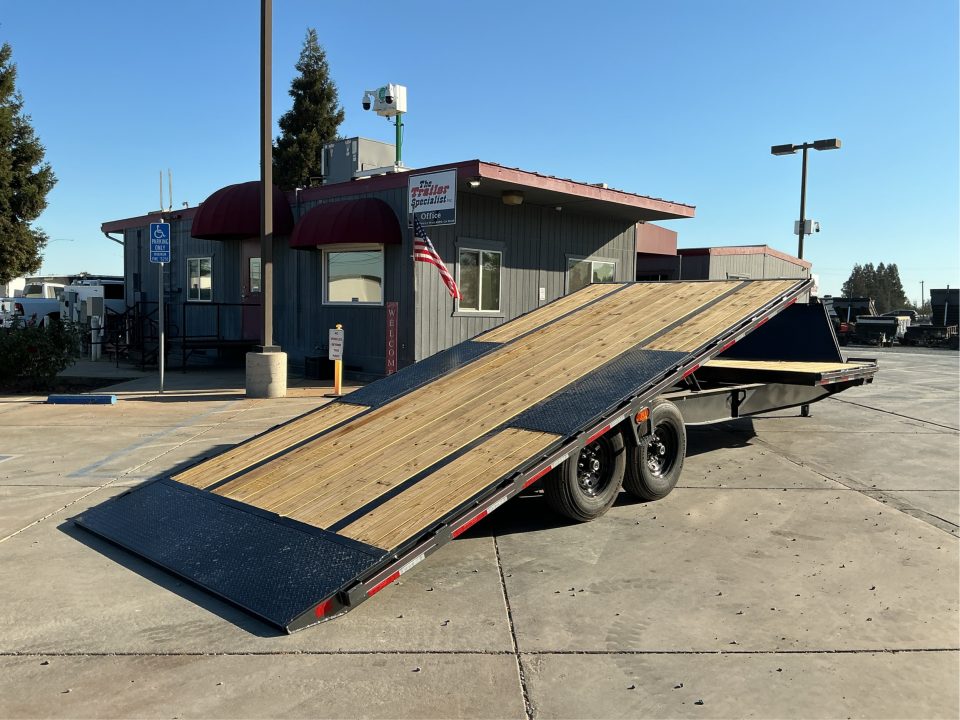 New 2027 Diamond C Trailers DET207L26X102 8.5FT X 26FT Tilt Trailer
