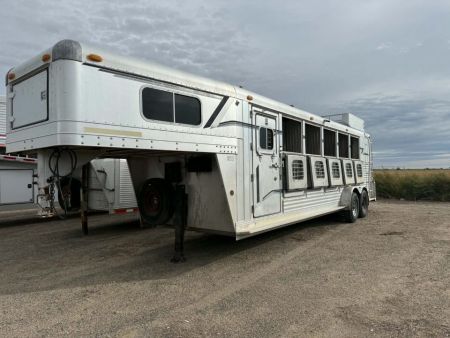 Used 2000 4-Star Trailers 6H Horse Trailer