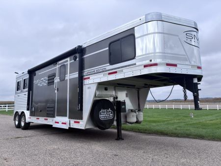 Used 2022 SMC 2H 9'LQ Horse Trailer