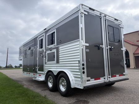 Used 2022 SMC 2H 9'LQ Horse Trailer
