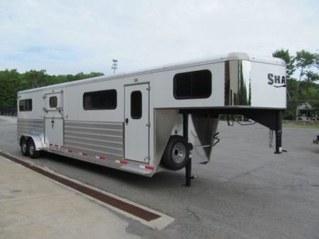 New Shadow 4 Horse Head to Head w/ DR Horse Trailer