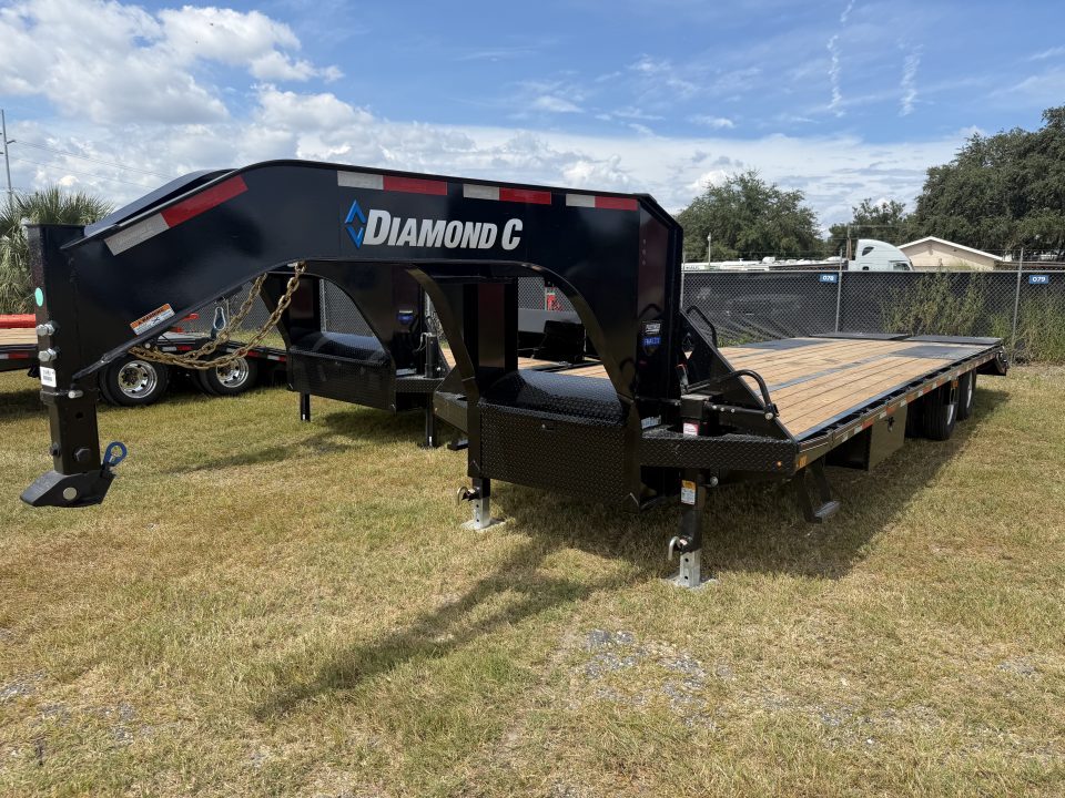 New 2027 Diamond C FMAX212 GOOSENECK TRAILER 25+5 MAX RAPS aluminum outer rims,