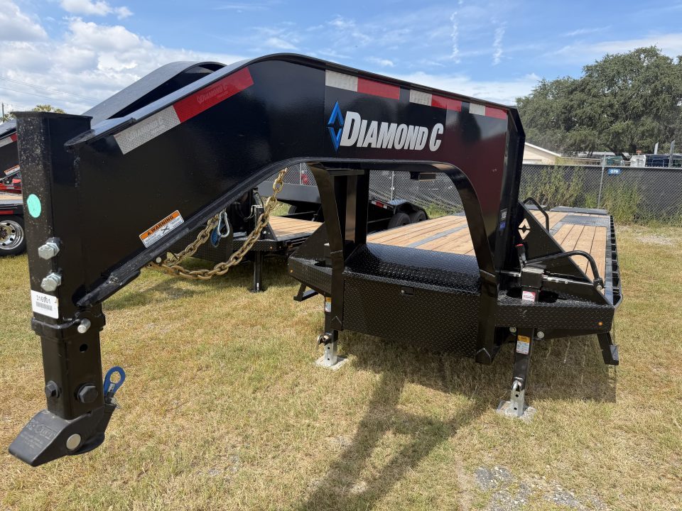 New 2027 Diamond C FMAX212 GOOSENECK TRAILER 25+5 MAX RAPS aluminum outer rims,