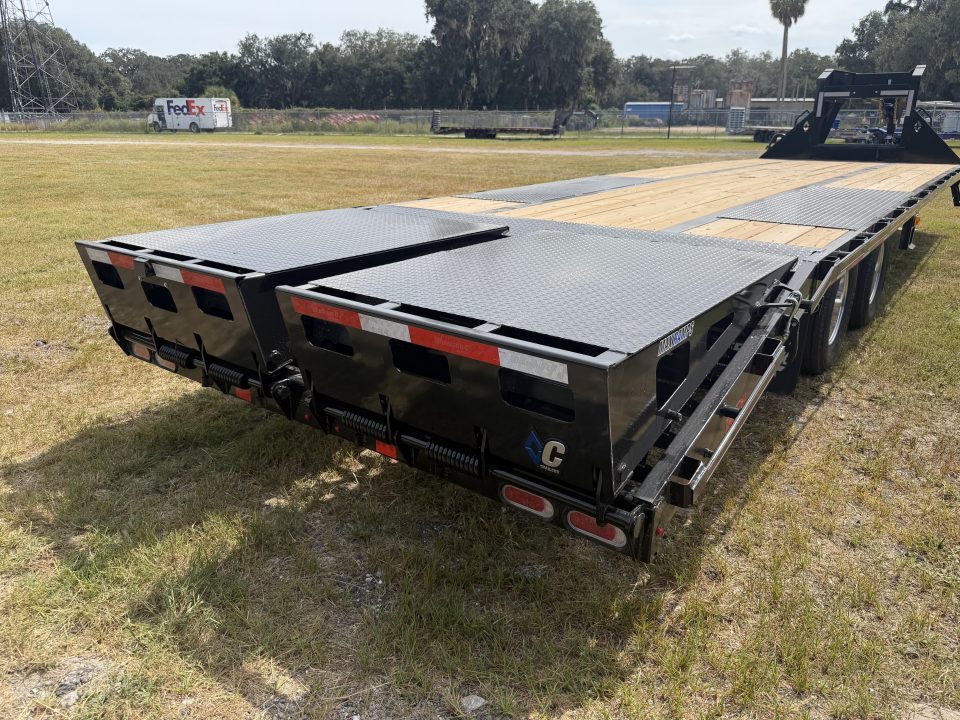 New 2027 Diamond C FMAX212 GOOSENECK TRAILER 25+5 MAX RAPS aluminum outer rims,
