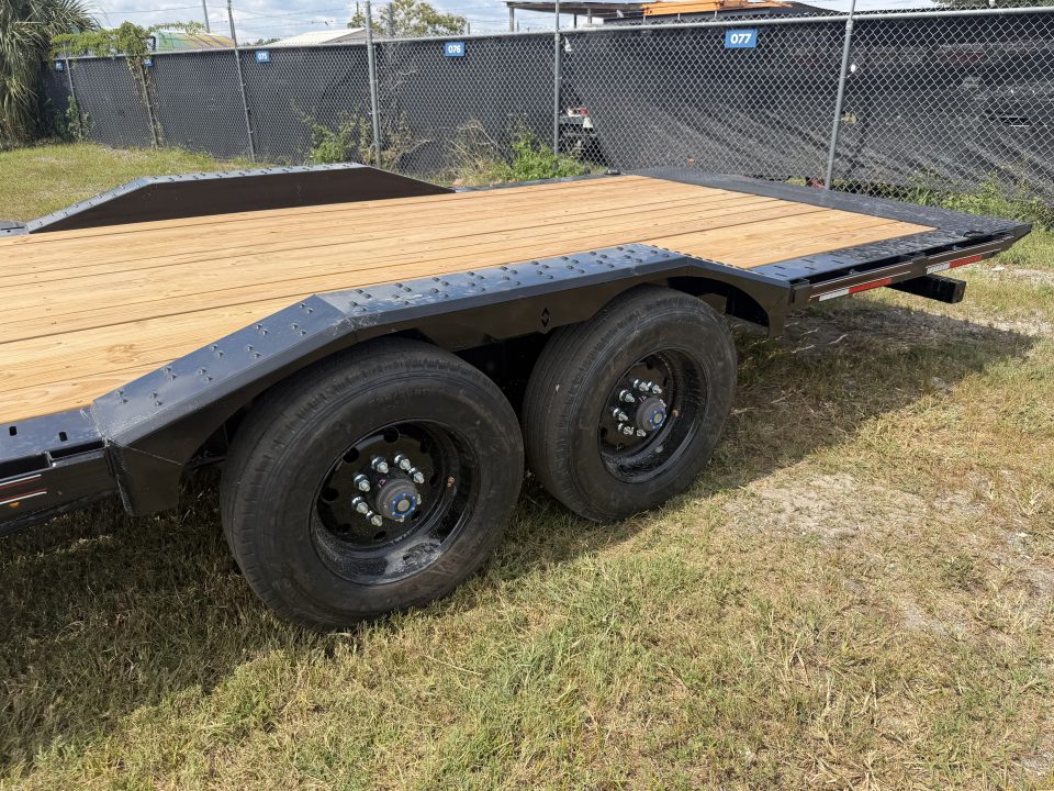 New 2027 DIAMOND C HXD210-GN TILT TRAILER; ABS BRAKES; DRIVE OVER FENDER DUAL 20K HYDRO JACKS