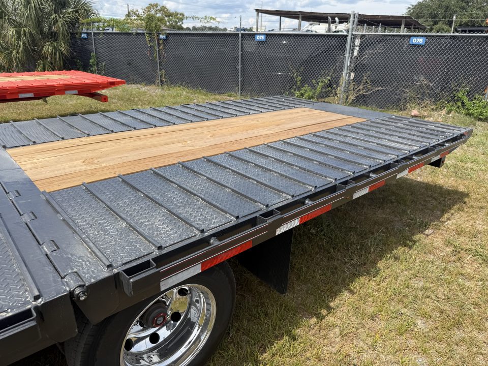 New 2027 Diamond C FMAX212 GOOSENECK TRAILER PACESETTER HYDRO DOVE & JACKS DISC BRAKES ALUMINUM 17.5 OUTER RIMS