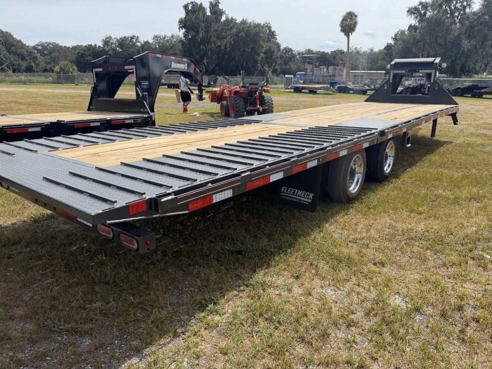 New 2027 Diamond C FMAX212 GOOSENECK TRAILER PACESETTER HYDRO DOVE & JACKS DISC BRAKES ALUMINUM 17.5 OUTER RIMS