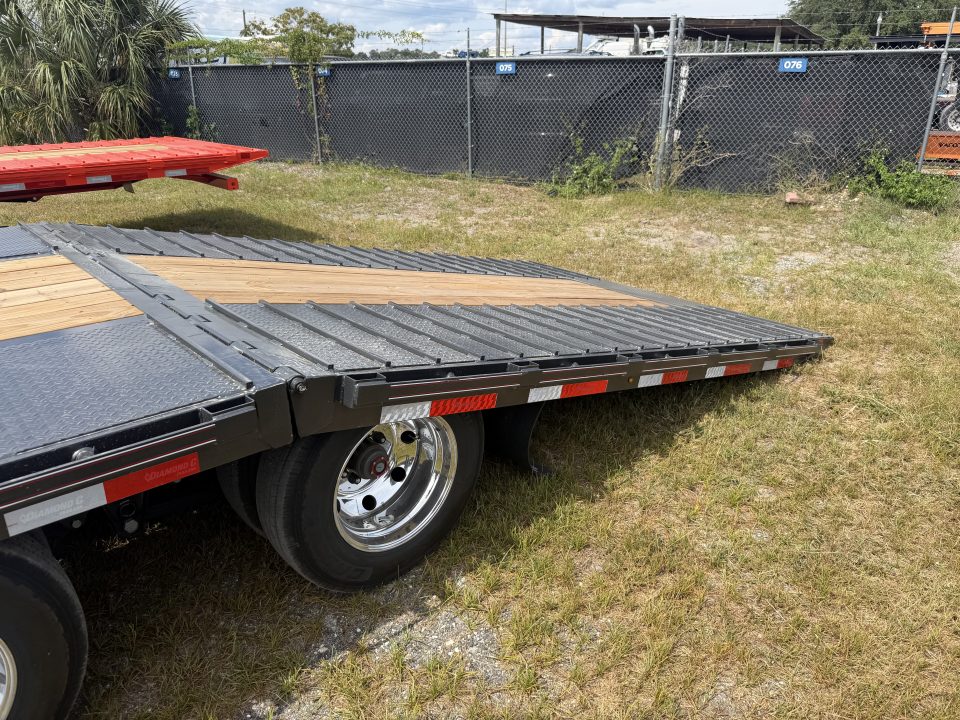 New 2027 Diamond C FMAX212 GOOSENECK TRAILER PACESETTER HYDRO DOVE & JACKS DISC BRAKES ALUMINUM 17.5 OUTER RIMS